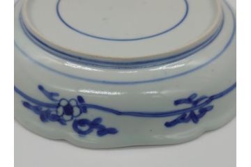 江戸期　古伊万里　染付　花唐草文　牡丹　6.3寸　約19cm　可憐な牡丹と小花がかわいい中皿(六寸三分、和皿、和食器、変形皿)(R-061698)