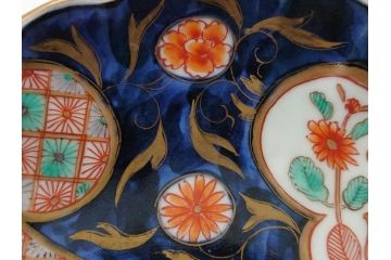 幕末期　上手物　金彩色絵染付　花盆文　8.3寸皿　約25cm　鮮やかな色彩が目を惹く楕円皿(八寸三分、和皿、和食器、皿)(R-061699)