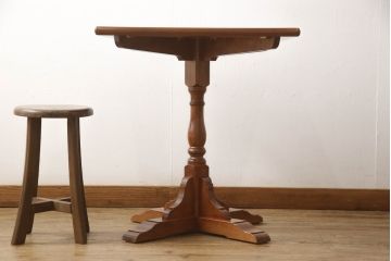 中古　美品　松本民芸家具　凝った脚のデザインが目を惹くサイドテーブル(2人掛け、2P、ダイニングテーブル、カフェテーブル)(R-061707)