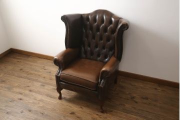 イギリスビンテージ　本革　重厚感のある佇まいが魅力的なウイングバックソファ(ウィングバック、チェスターフィールドソファ、アームソファ、一人掛けソファ、レザーソファ、ヴィンテージ)(R-061709)
