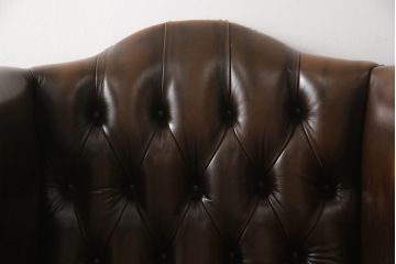 イギリスビンテージ　本革　重厚感のある佇まいが魅力的なウイングバックソファ(ウィングバック、チェスターフィールドソファ、アームソファ、一人掛けソファ、レザーソファ、ヴィンテージ)(R-061709)