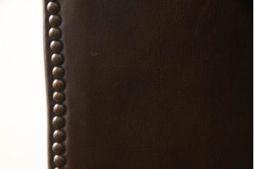 イギリスビンテージ　本革　重厚感のある佇まいが魅力的なウイングバックソファ(ウィングバック、チェスターフィールドソファ、アームソファ、一人掛けソファ、レザーソファ、ヴィンテージ)(R-061709)