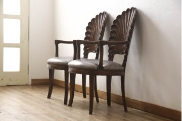 ヨーロッパアンティーク　背もたれのデザインが珍しいアームチェア2脚セット(ダイニングチェア、椅子、イス)(R-061710)