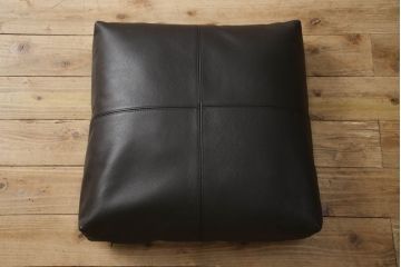 中古　超美品　arflex(アルフレックス)　BRERA (ブレラ)　L1　本革　ブラックカラーが高級感を醸し出すレザークッション(定価約7万円)(R-061715)