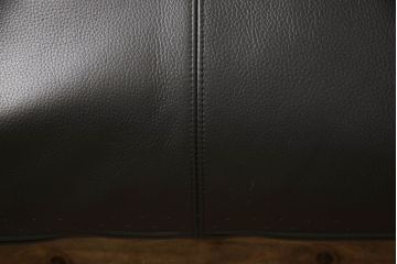 中古　超美品　arflex(アルフレックス)　BRERA (ブレラ)　L1　本革　ブラックカラーが高級感を醸し出すレザークッション(定価約7万円)(R-061715)