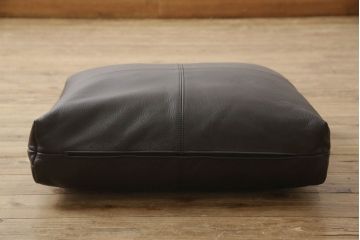 中古　超美品　arflex(アルフレックス)　BRERA (ブレラ)　L1　本革　ブラックカラーが高級感を醸し出すレザークッション(定価約7万円)(R-061715)