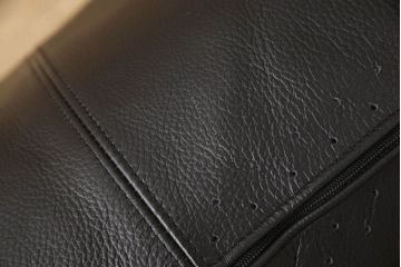 中古　超美品　arflex(アルフレックス)　BRERA (ブレラ)　L1　本革　ブラックカラーが高級感を醸し出すレザークッション(定価約7万円)(R-061715)