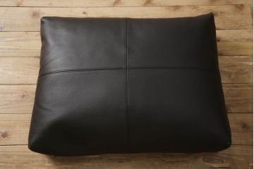 中古　超美品　arflex(アルフレックス)　BRERA (ブレラ)　L1　本革　ブラックカラーが高級感を醸し出すレザークッション(定価約9万5千円)(R-061716)