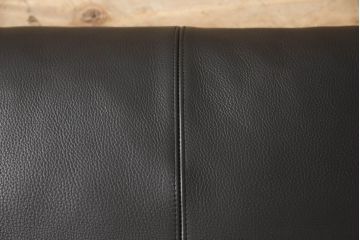 中古　超美品　arflex(アルフレックス)　BRERA (ブレラ)　L1　本革　ブラックカラーが高級感を醸し出すレザークッション(定価約9万5千円)(R-061716)
