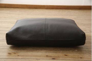 中古　超美品　arflex(アルフレックス)　BRERA (ブレラ)　L1　本革　ブラックカラーが高級感を醸し出すレザークッション(定価約9万5千円)(R-061716)