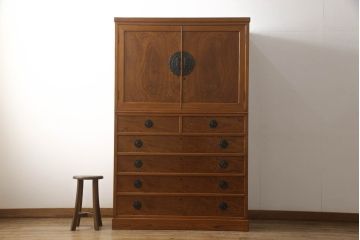 中古　美品　国産　職人手造り　欅(ケヤキ)材　内部桐材　厚手の桐材使用!　荘厳な雰囲気漂う和箪笥(衣装箪笥、和服箪笥、着物箪笥、和タンス、和たんす、引き出し、チェスト)(定価約60万円)(R-061719)