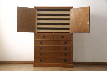 中古　美品　国産　職人手造り　欅(ケヤキ)材　内部桐材　厚手の桐材使用!　荘厳な雰囲気漂う和箪笥(衣装箪笥、和服箪笥、着物箪笥、和タンス、和たんす、引き出し、チェスト)(定価約60万円)(R-061719)