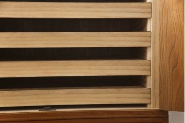 中古　美品　国産　職人手造り　欅(ケヤキ)材　内部桐材　厚手の桐材使用!　荘厳な雰囲気漂う和箪笥(衣装箪笥、和服箪笥、着物箪笥、和タンス、和たんす、引き出し、チェスト)(定価約60万円)(R-061719)