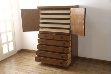 中古　美品　国産　職人手造り　欅(ケヤキ)材　内部桐材　厚手の桐材使用!　荘厳な雰囲気漂う和箪笥(衣装箪笥、和服箪笥、着物箪笥、和タンス、和たんす、引き出し、チェスト)(定価約60万円)(R-061719)