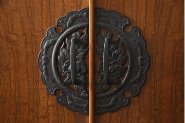 中古　美品　国産　職人手造り　欅(ケヤキ)材　内部桐材　厚手の桐材使用!　荘厳な雰囲気漂う和箪笥(衣装箪笥、和服箪笥、着物箪笥、和タンス、和たんす、引き出し、チェスト)(定価約60万円)(R-061719)