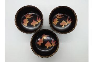 輪島塗　黒塗　蒔絵　金彩　金魚　盃洗　悠々泳ぐ金魚が涼しげな4.8寸深鉢3客セット(杯洗、酒器、漆器、雷紋)(R-061726)