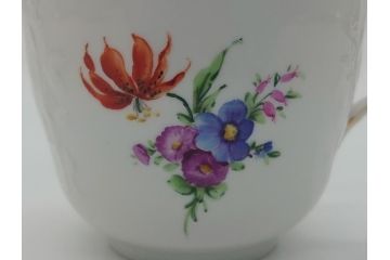 ベルリン　KPM(ベルリン王立磁器製陶所)　金彩　花　蝶　繊細な模様がエレガントな雰囲気のカップ&ソーサー(ケーピーエムベルリン、王の笏、ロココ調、C&S)(R-061734)