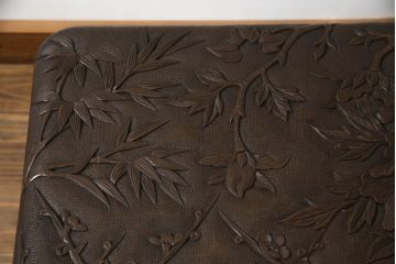 中古　日光彫り　迎寿作　隅々まで施された彫刻に目が奪われる高級総彫り仕上げのローテーブル(センターテーブル、リビングテーブル、座卓、食卓)(R-061738)