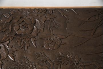 中古　日光彫り　迎寿作　隅々まで施された彫刻に目が奪われる高級総彫り仕上げのローテーブル(センターテーブル、リビングテーブル、座卓、食卓)(R-061738)