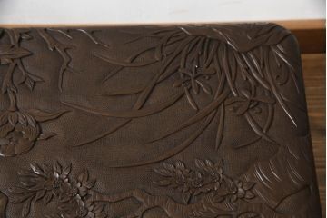 中古　日光彫り　迎寿作　隅々まで施された彫刻に目が奪われる高級総彫り仕上げのローテーブル(センターテーブル、リビングテーブル、座卓、食卓)(R-061738)