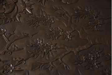 中古　日光彫り　迎寿作　隅々まで施された彫刻に目が奪われる高級総彫り仕上げのローテーブル(センターテーブル、リビングテーブル、座卓、食卓)(R-061738)