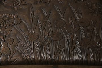 中古　日光彫り　迎寿作　隅々まで施された彫刻に目が奪われる高級総彫り仕上げのローテーブル(センターテーブル、リビングテーブル、座卓、食卓)(R-061738)