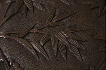 中古　日光彫り　迎寿作　隅々まで施された彫刻に目が奪われる高級総彫り仕上げのローテーブル(センターテーブル、リビングテーブル、座卓、食卓)(R-061738)