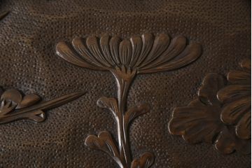 中古　日光彫り　迎寿作　隅々まで施された彫刻に目が奪われる高級総彫り仕上げのローテーブル(センターテーブル、リビングテーブル、座卓、食卓)(R-061738)