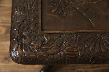 中古　日光彫り　迎寿作　すらりと伸びた脚のデザインが目を惹く高級総彫り仕上げのローテーブル(センターテーブル、カフェテーブル、コーヒーテーブル、リビングテーブル、座卓)(R-061739)