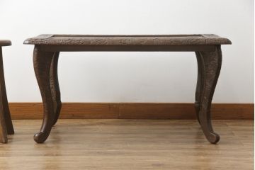 中古　日光彫り　迎寿作　すらりと伸びた脚のデザインが目を惹く高級総彫り仕上げのローテーブル(センターテーブル、カフェテーブル、コーヒーテーブル、リビングテーブル、座卓)(R-061739)