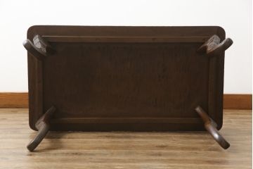 中古　日光彫り　迎寿作　すらりと伸びた脚のデザインが目を惹く高級総彫り仕上げのローテーブル(センターテーブル、カフェテーブル、コーヒーテーブル、リビングテーブル、座卓)(R-061739)