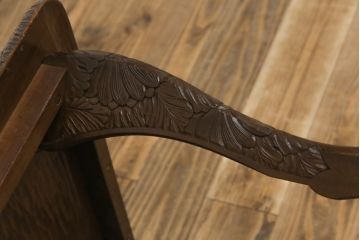中古　日光彫り　迎寿作　すらりと伸びた脚のデザインが目を惹く高級総彫り仕上げのローテーブル(センターテーブル、カフェテーブル、コーヒーテーブル、リビングテーブル、座卓)(R-061739)