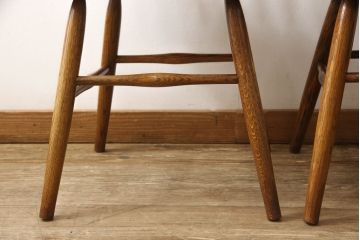 中古 IDC大塚家具取扱品 Shin-Lee(シンリー) 滑らかな木肌とシックな佇まいが魅力のダイニングチェア2脚セット(板座チェア、椅子、イス)(R-061741)