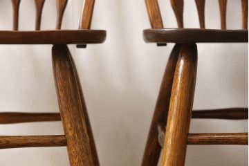 中古 IDC大塚家具取扱品 Shin-Lee(シンリー) 滑らかな木肌とシックな佇まいが魅力のダイニングチェア2脚セット(板座チェア、椅子、イス)(R-061741)