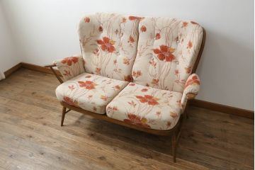 イギリスビンテージ　美品　ERCOL(アーコール)　ナチュラルテイストのお部屋にぴったりなリラックス感のある二人掛けソファ(アームソファ、ラブソファ、ダイニングソファ、2人掛け、ヴィンテージ、英国、北欧)(R-061742)