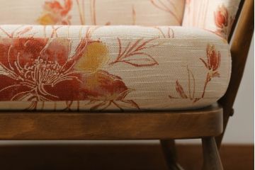 イギリスビンテージ　美品　ERCOL(アーコール)　ナチュラルテイストのお部屋にぴったりなリラックス感のある二人掛けソファ(アームソファ、ラブソファ、ダイニングソファ、2人掛け、ヴィンテージ、英国、北欧)(R-061742)