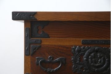 中古　岩谷堂箪笥　迫力のある金具が見事な衣装タンス(和タンス、衣装箪笥、収納箪笥、引き出し、サイドボード)(R-061743)