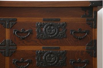中古　岩谷堂箪笥　迫力のある金具が見事な衣装タンス(和タンス、衣装箪笥、収納箪笥、引き出し、サイドボード)(R-061743)