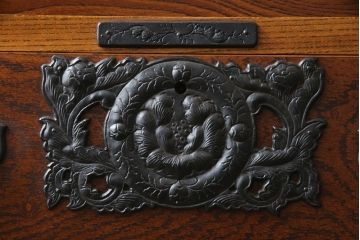中古　岩谷堂箪笥　迫力のある金具が見事な衣装タンス(和タンス、衣装箪笥、収納箪笥、引き出し、サイドボード)(R-061743)