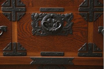 中古　岩谷堂箪笥　迫力のある金具が見事な衣装タンス(和タンス、衣装箪笥、収納箪笥、引き出し、サイドボード)(R-061743)