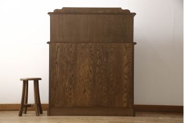 中古　美品　三越　Brugge(ブルージュ)　ステンドグラスがクラシカルな雰囲気を醸し出すブックケース(本箱、飾り棚、サイドボード、サイドキャビネット、収納棚、戸棚)(R-061745)