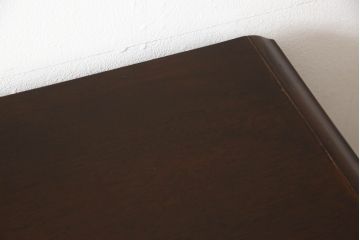 イギリスアンティーク　オーク材　葡萄の彫刻などさりげない演出に品を感じるスライド扉付きブックケース(本箱、戸棚、収納棚、飾り棚、キャビネット)(R-061746)