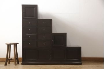 中古　高級品　国産　工芸家具　栗材　収納力抜群!!両面使いできる階段箪笥(和箪笥、和タンス、収納箪笥)(R-061747)