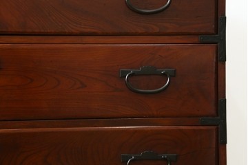 和製アンティーク　昭和初期　前面欅(ケヤキ)材　漆塗り　和モダンな空間づくりに活躍する仙台箪笥　(R-061749)