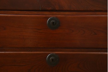 和製アンティーク　昭和初期　前面欅(ケヤキ)材　漆塗り　和モダンな空間づくりに活躍する仙台箪笥　(R-061749)