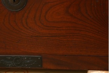 和製アンティーク　昭和初期　前面欅(ケヤキ)材　漆塗り　和モダンな空間づくりに活躍する仙台箪笥　(R-061749)
