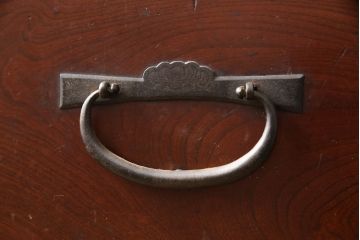 和製アンティーク　昭和初期　前面欅(ケヤキ)材　漆塗り　和モダンな空間づくりに活躍する仙台箪笥ローボード(ローチェスト、和たんす、和タンス、収納箪笥、衣装箪笥、引き出し)(R-061750)