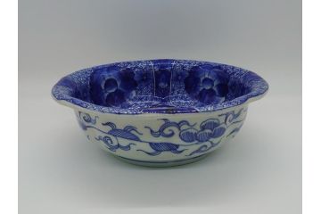 明治期　伊万里焼　ベロ藍　染付　8.7寸皿　約26.5cm　紺青色が目を引く花草文様の深鉢(八寸七分、牡丹、深皿、和食器、和皿)(R-061752)
