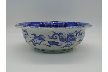明治期　伊万里焼　ベロ藍　染付　8.7寸皿　約26.5cm　紺青色が目を引く花草文様の深鉢(八寸七分、牡丹、深皿、和食器、和皿)(R-061752)