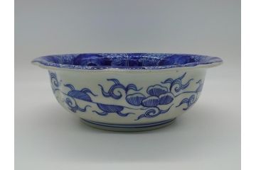 明治期　伊万里焼　ベロ藍　染付　8.7寸皿　約26.5cm　紺青色が目を引く花草文様の深鉢(八寸七分、牡丹、深皿、和食器、和皿)(R-061752)